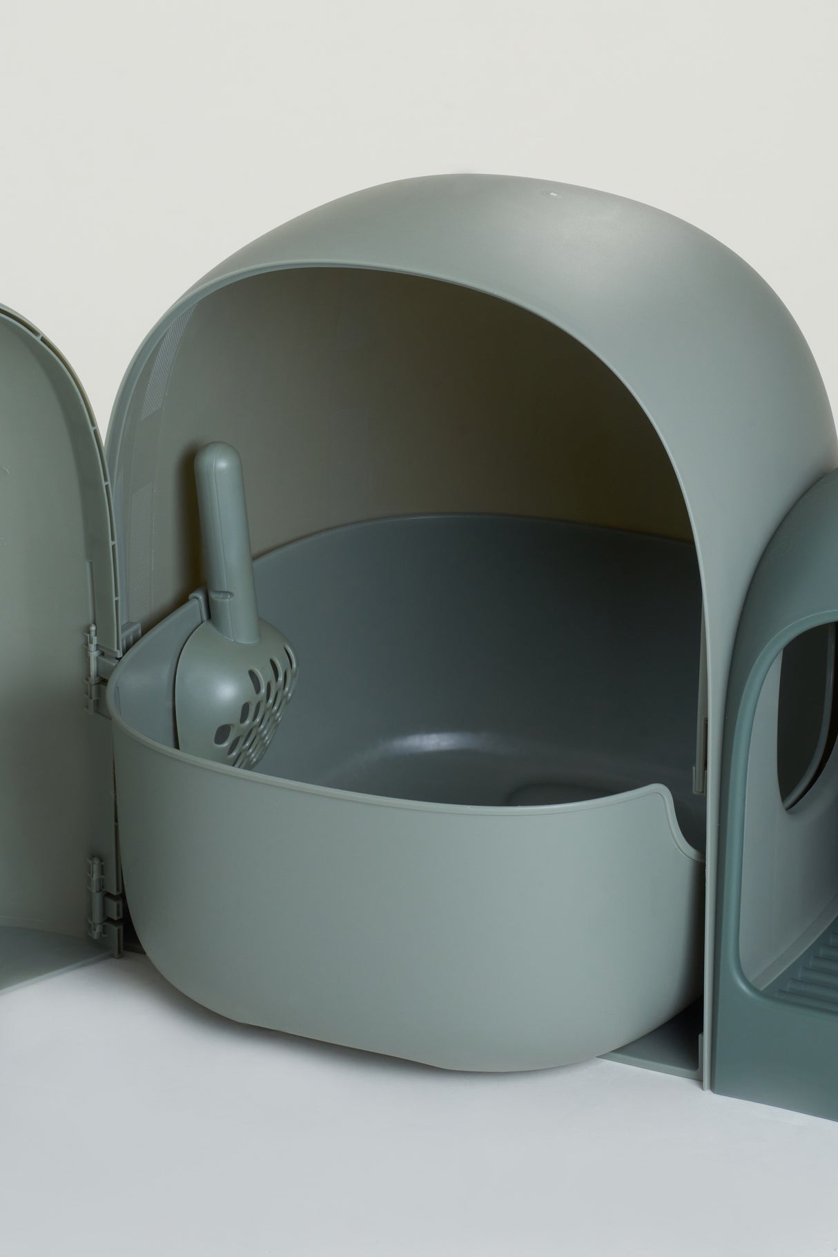 Kattenbak - One Size Fits All - Grote Ruimte - Lekvrij - Geurvrij - Inclusief Kattebakschepje - 67.7x49x50cm (LxBxH) SpirePets